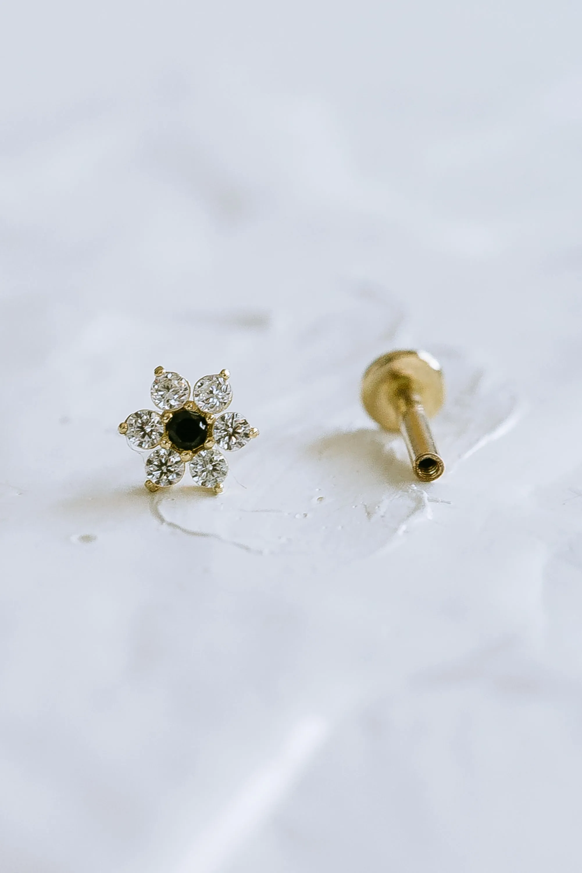 14K Solid Gold Cartilage Cz Flower Internally Internal Threaded Earring Labret