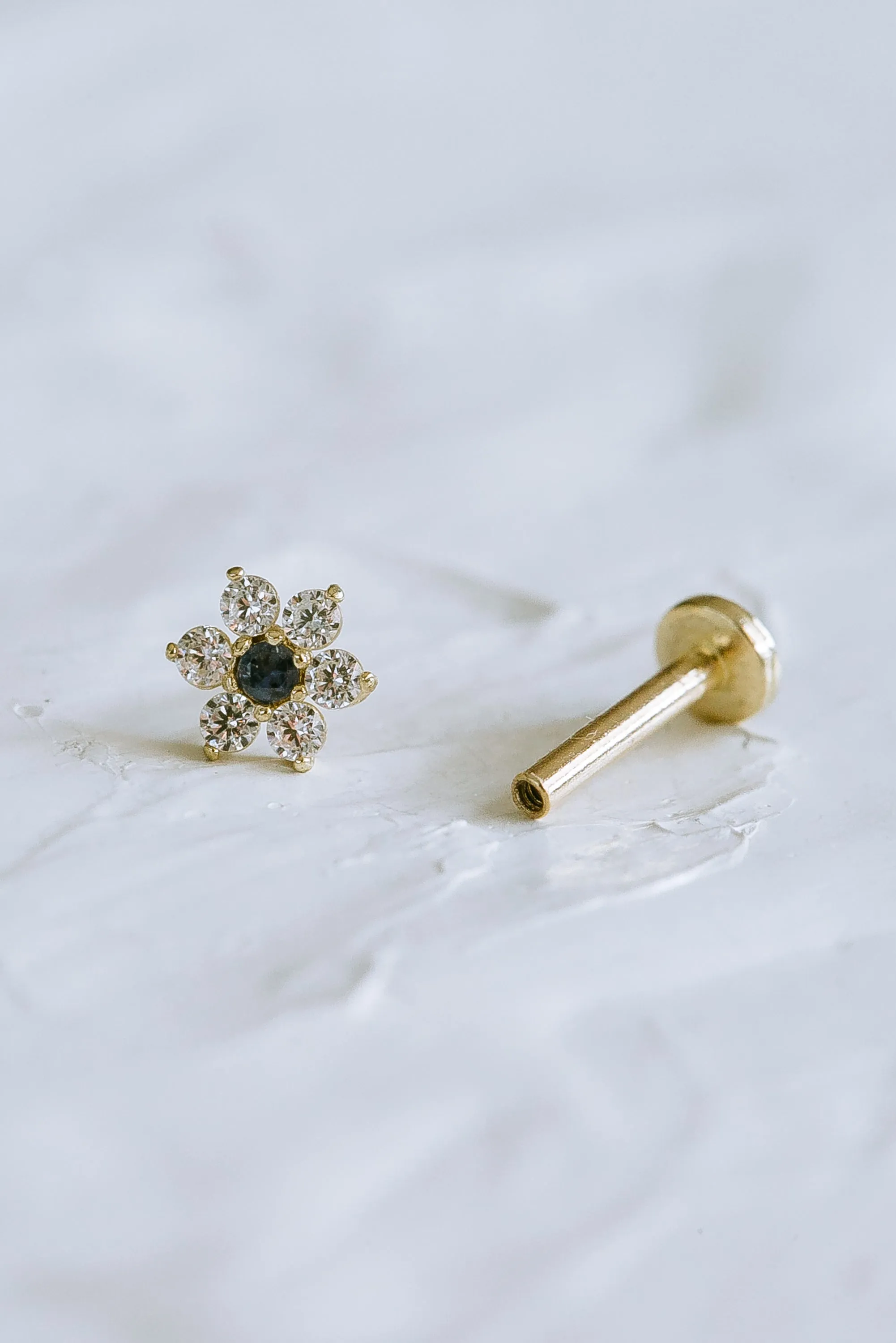 14K Solid Gold Cartilage Cz Flower Internally Internal Threaded Earring Labret