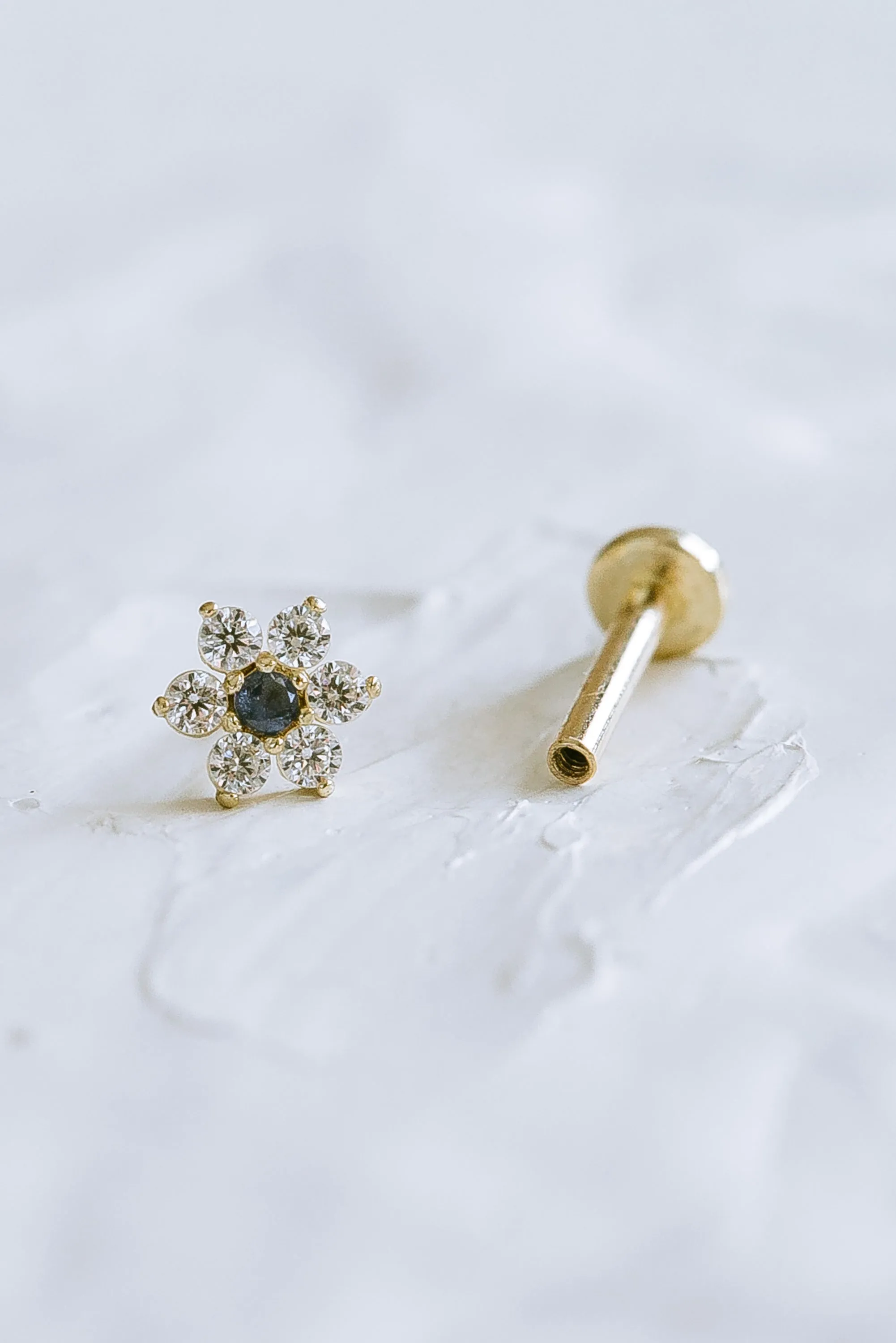 14K Solid Gold Cartilage Cz Flower Internally Internal Threaded Earring Labret