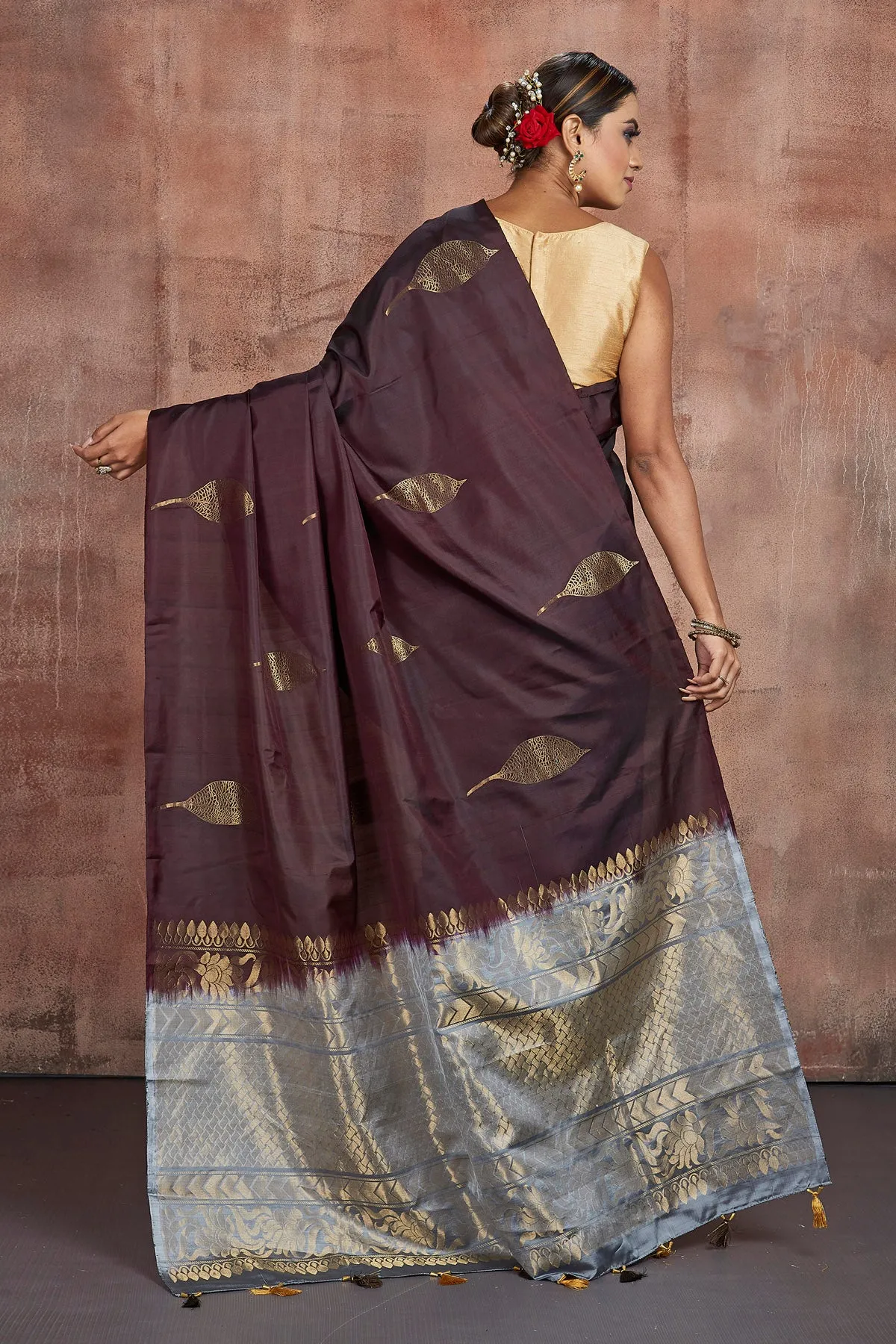 90M373 Brown Kanjeevaram Saree with Leaf Zari Buta