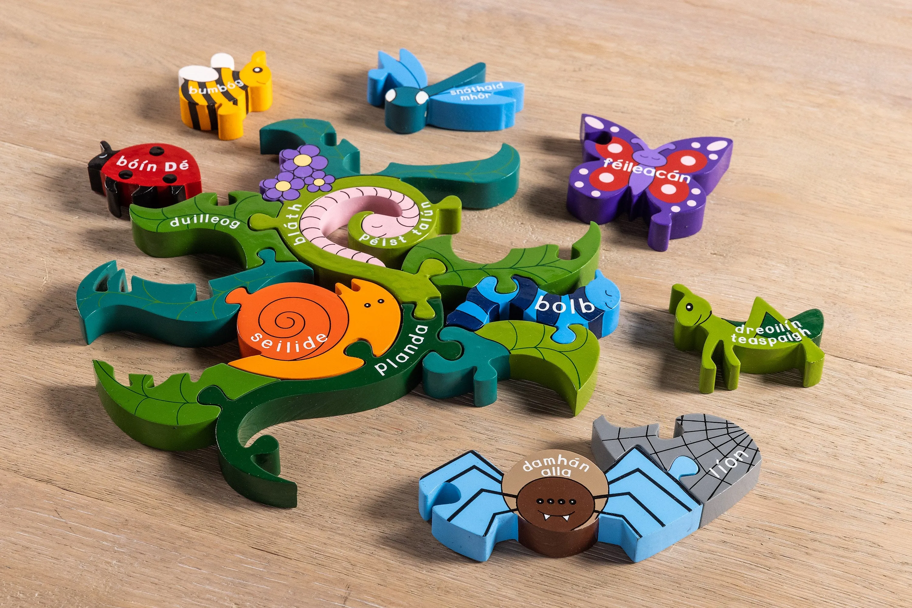 Alphabet Jigsaws Creepy Crawlies - As Gaeilge