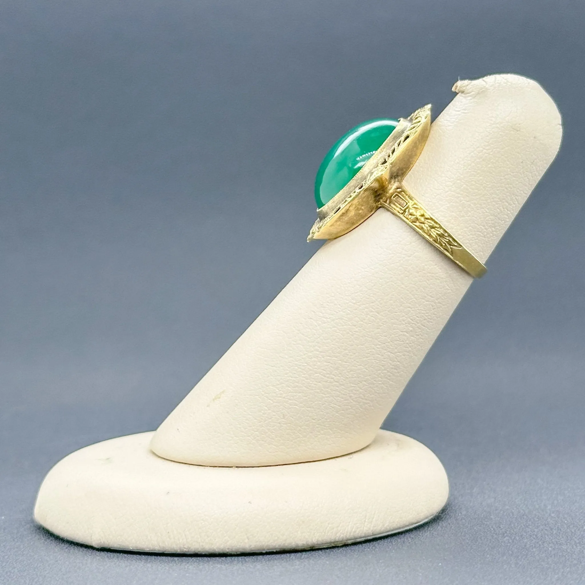 Estate Retro 14K Y Gold 2.30ct Chalcedony Ring