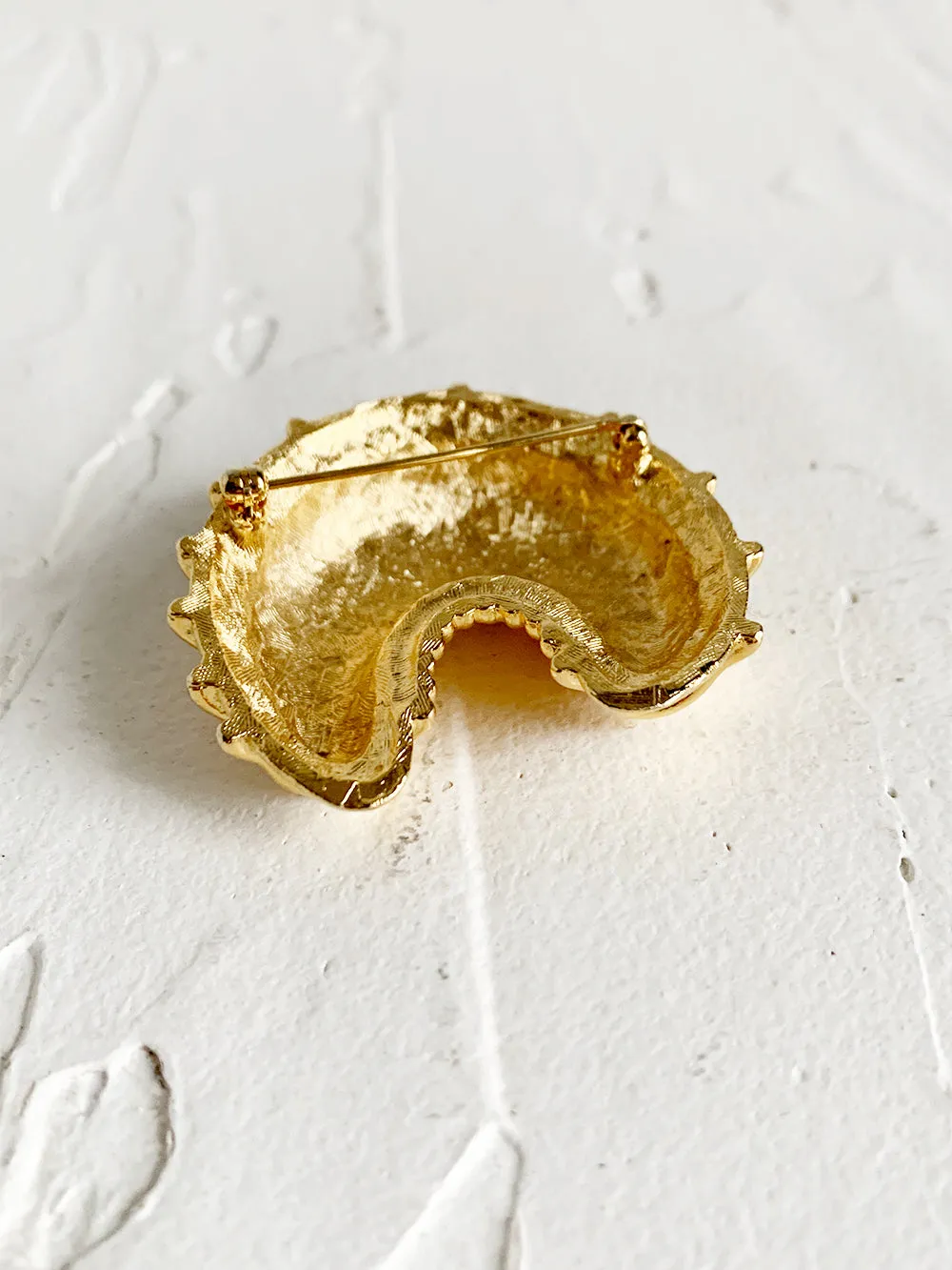 Gold Horseshoe Shell Pin