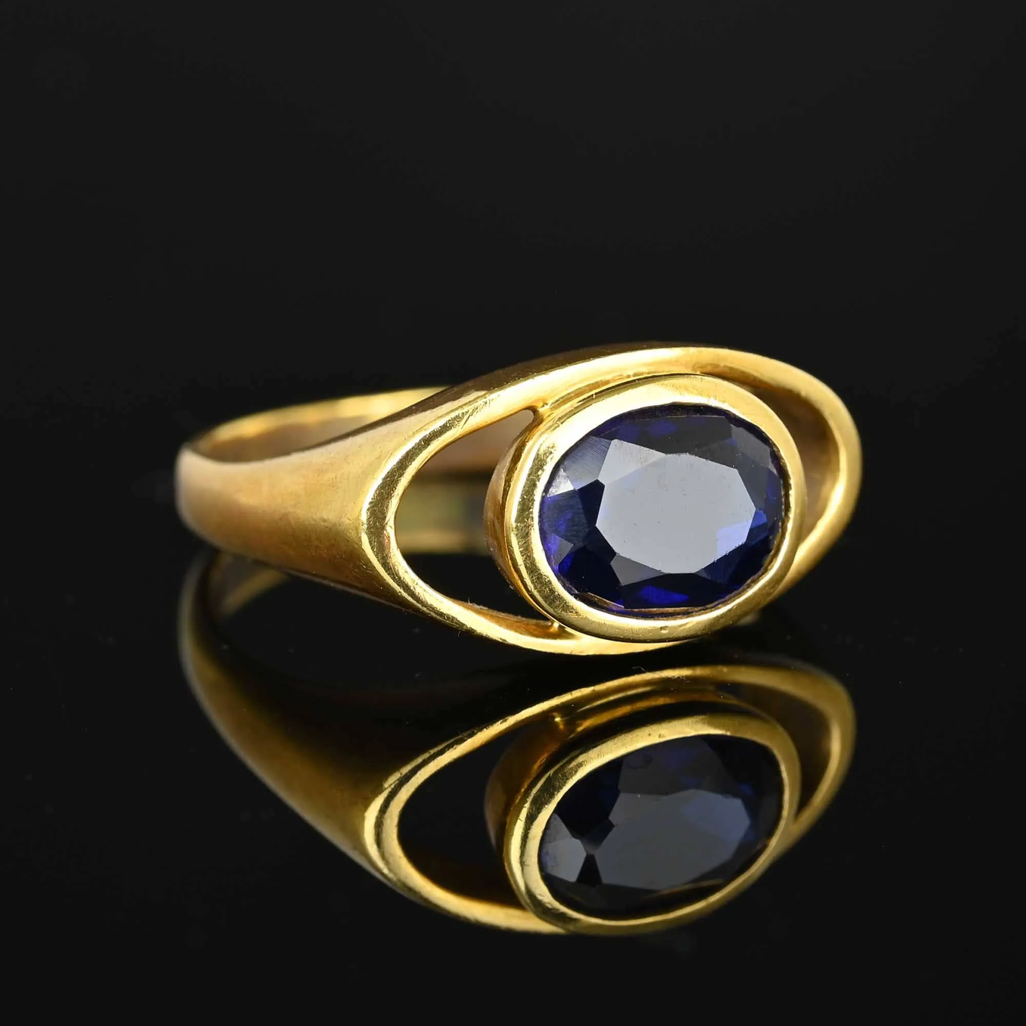 Modernist Russian 18K Gold Sapphire Ring