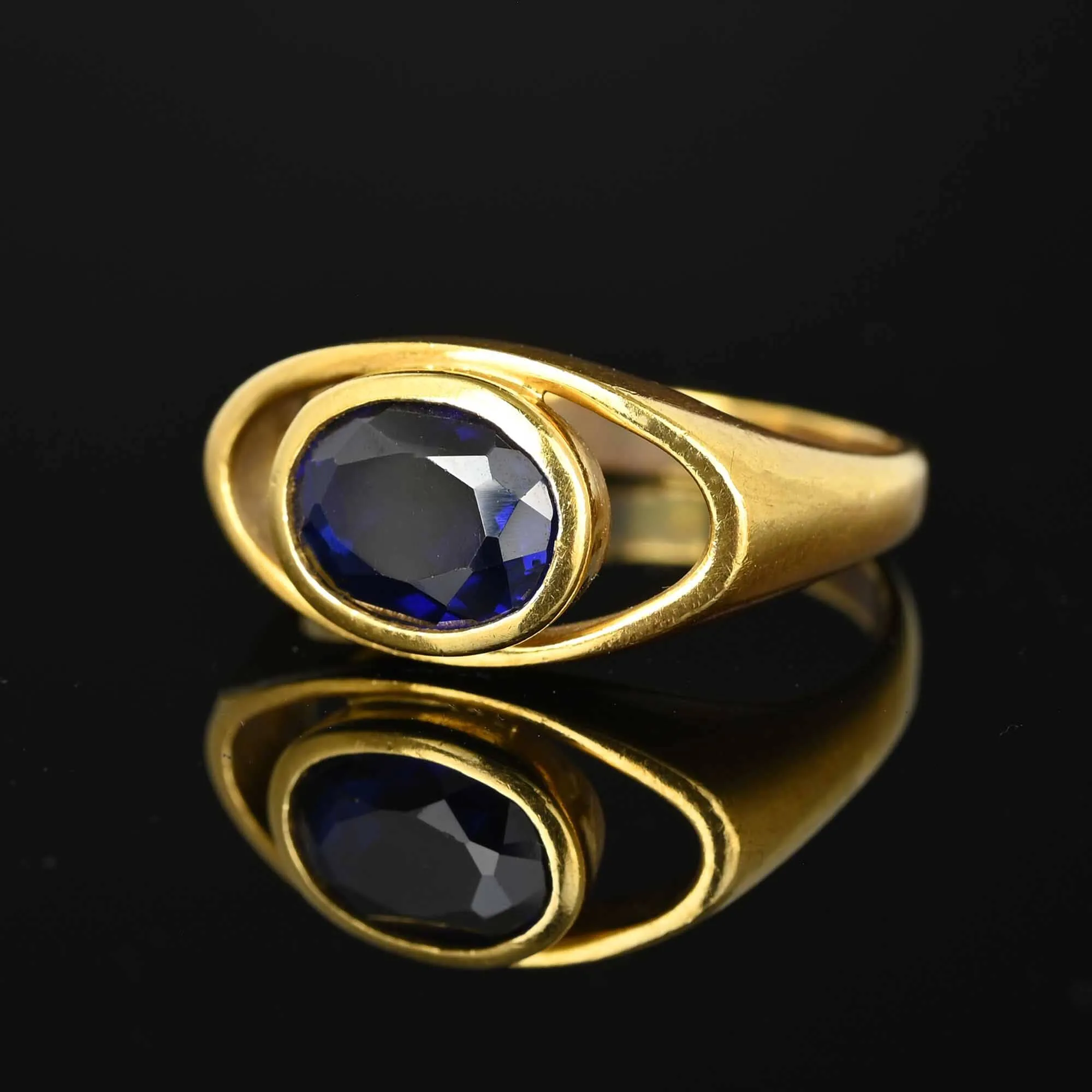 Modernist Russian 18K Gold Sapphire Ring