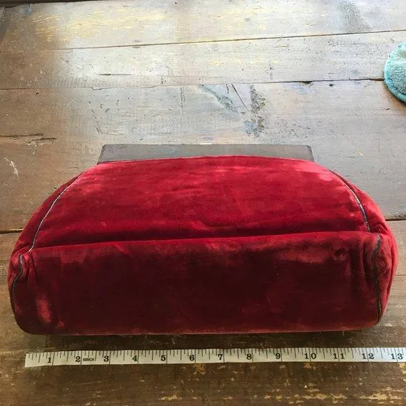 Vintage Red Velvet Clutch by Saks Fifth Avenue from the early 1900s. Vintage Fashion.