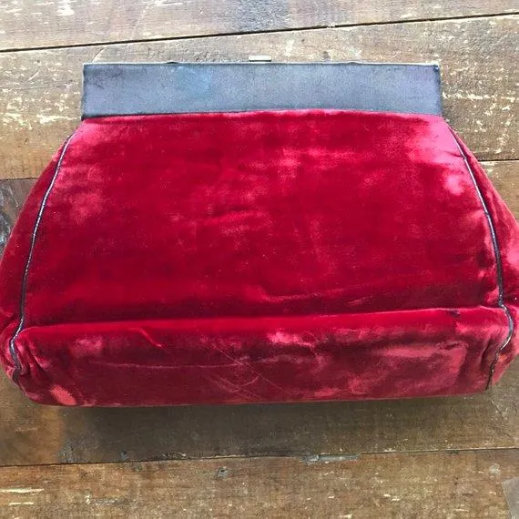 Vintage Red Velvet Clutch by Saks Fifth Avenue from the early 1900s. Vintage Fashion.